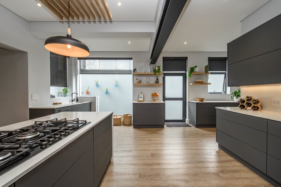 4 Bedroom Property for Sale in Summerstrand Eastern Cape